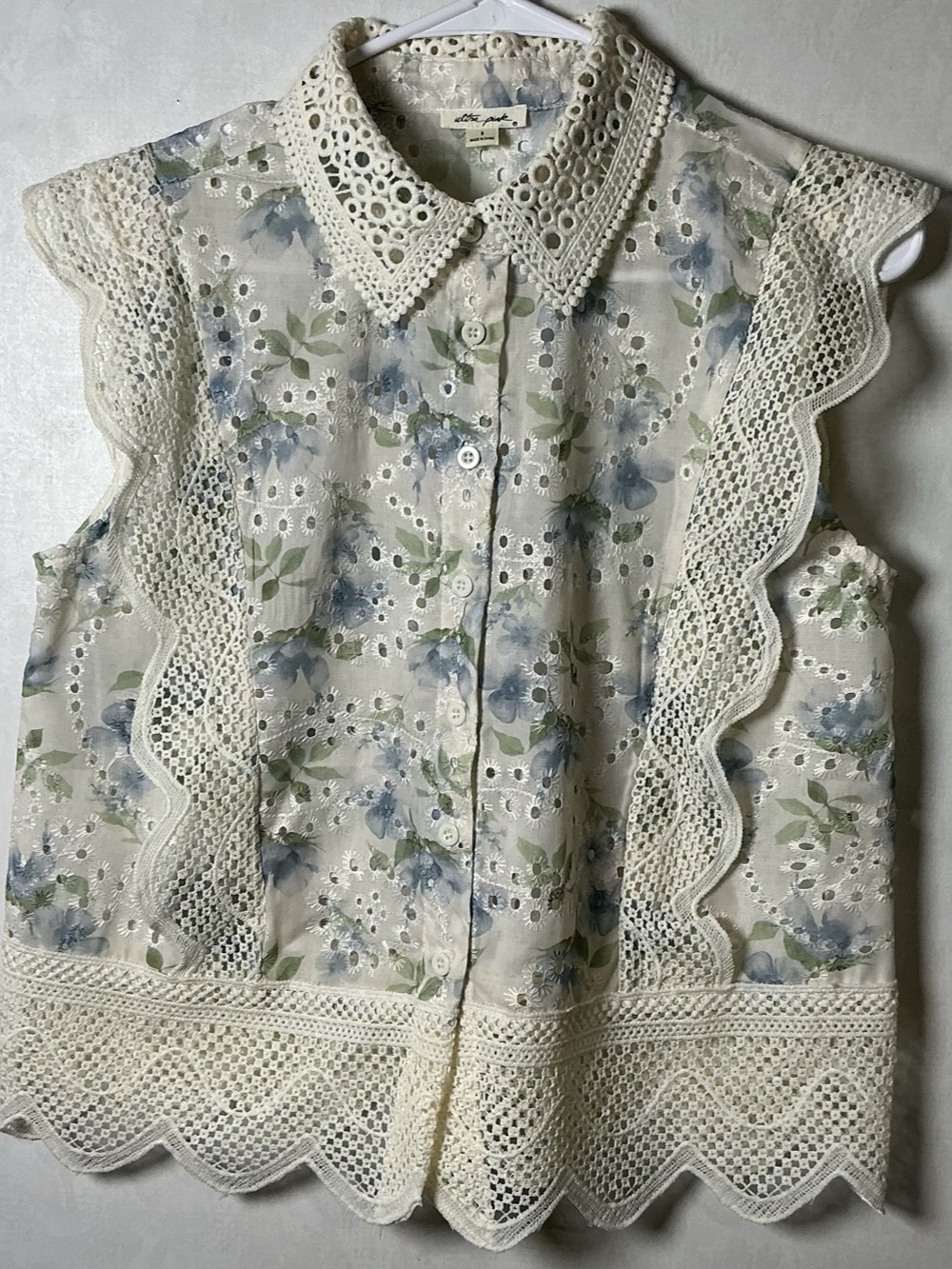 Ultra Pink Floral Embroidered Blouse Size Small